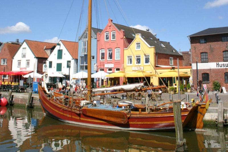 Traditionsschiff am Husumer Hafen | © Tourismus und Stadtmarketing Husum GmbH
