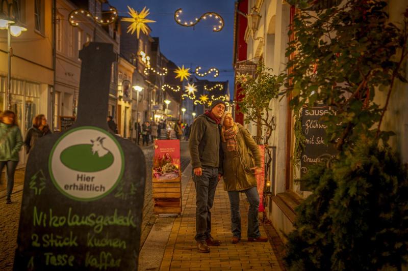 Weihnachtszeit in der Einkaufsstraße Untere Neustadt | © Foto Oliver Franke