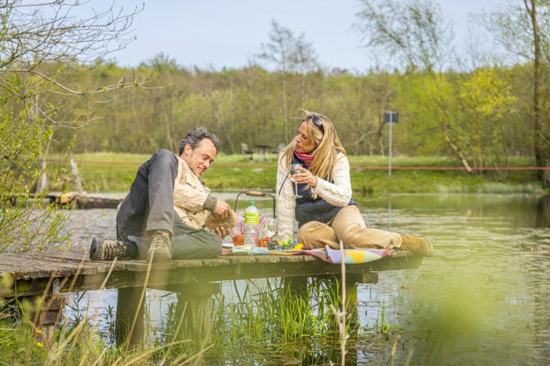 Entspanntes Picknick im Naturerlebnisraum Mildstedter Tannen | © Foto Oliver Franke
