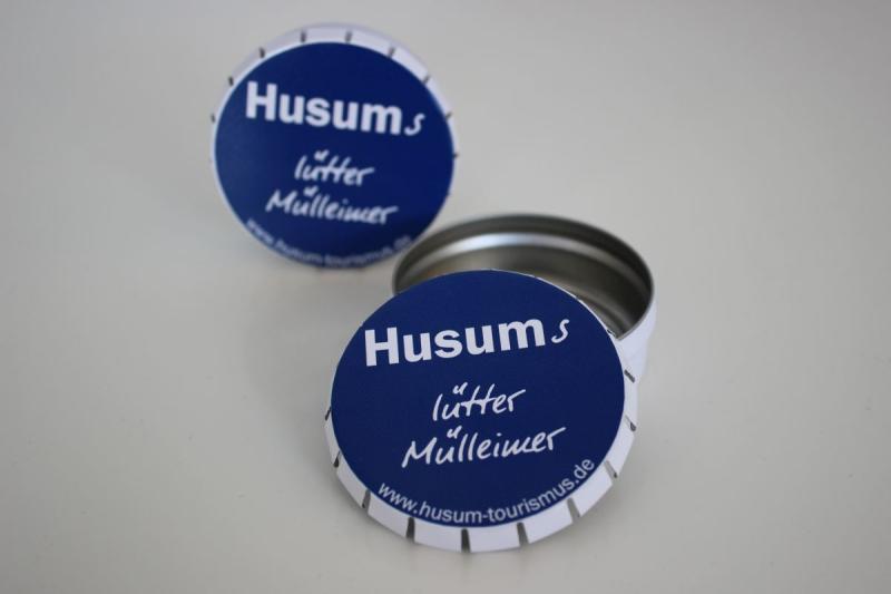 Husums lütter Mülleimer, € 2,50 | (c) Tourismus und Stadtmarketing Husum GmbH | © Tourismus und Stadtmarketing Husum GmbH
