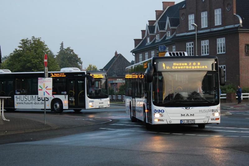 Die Busse von HusumBus unterwegs | © Tourismus und Stadtmarketing Husum GmbH / J. Albert